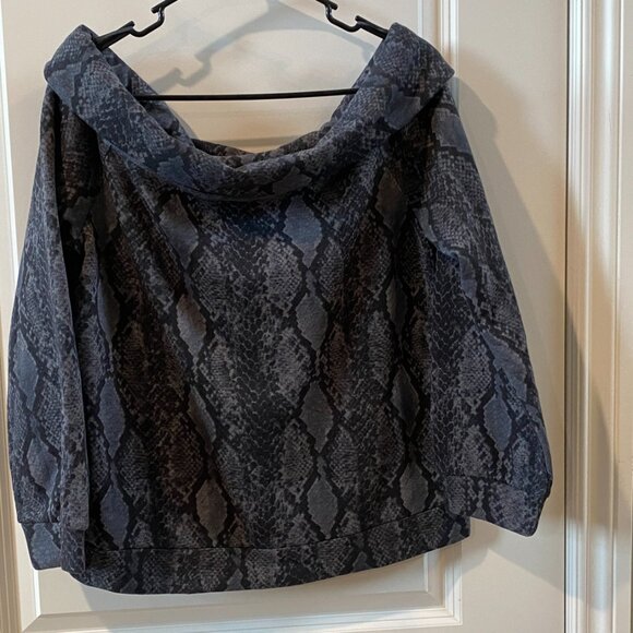 Express Snakeskin Print Off The Shoulder Fleece Sweatshirt NWT Medium - Picture 7 of 10